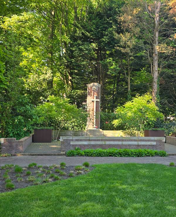 Gedenkmonument Begraafplaats Oud Rijswijk keuzenkamp-marcelis
