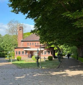 Entree-van-de-begraafplaats-Oud-Eik-en-Duinen_keuzenkamp-marcelis