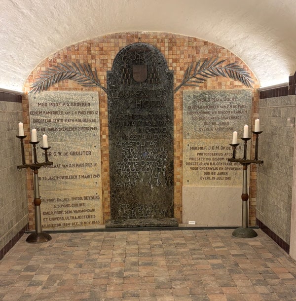 Crypte-keuzenkamp-marcelis_Sint-Petrusbanden_Den-Haag